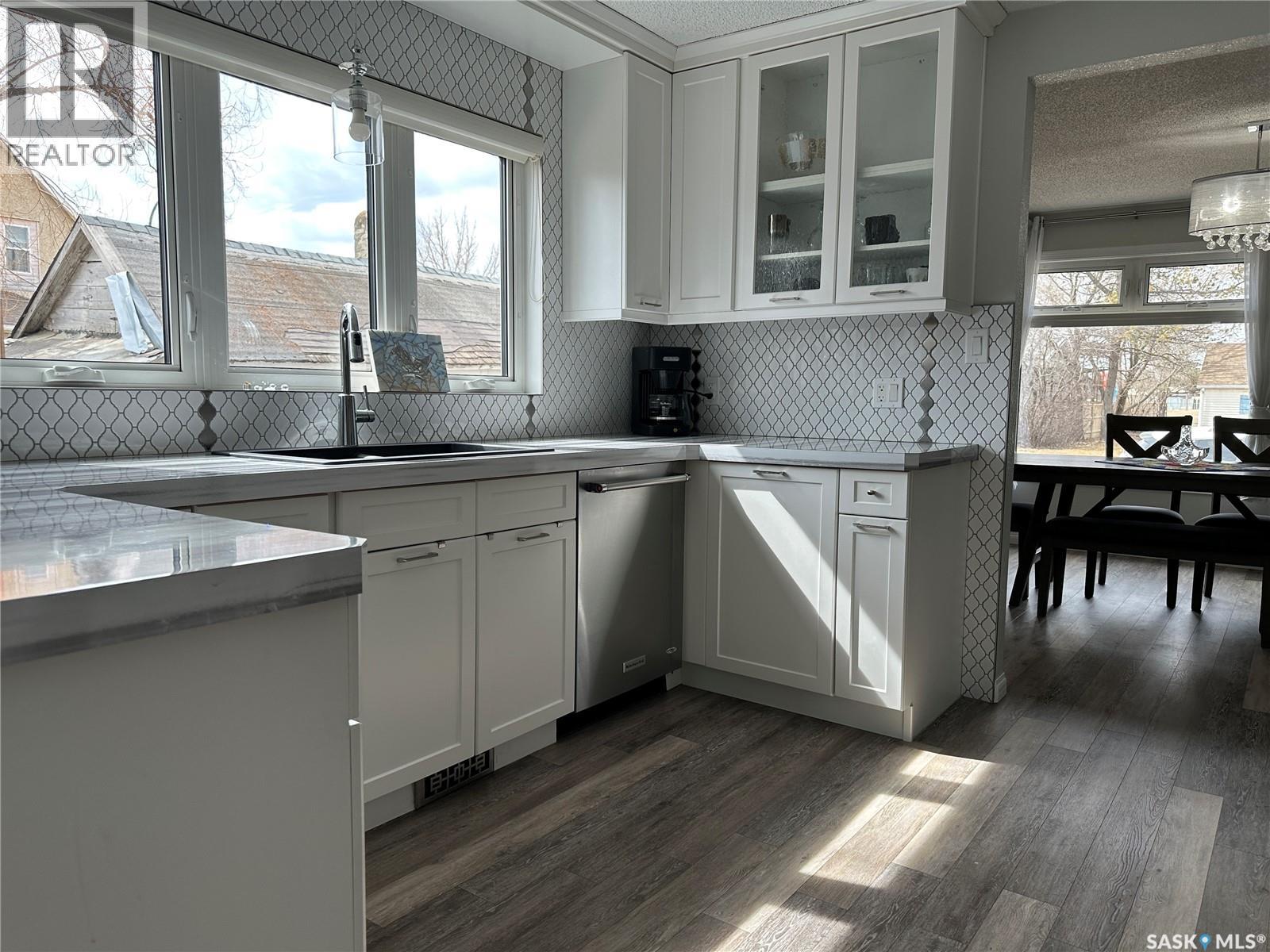 414 Government Road Ne, Weyburn, Saskatchewan  S4H 0P6 - Photo 9 - SK032288