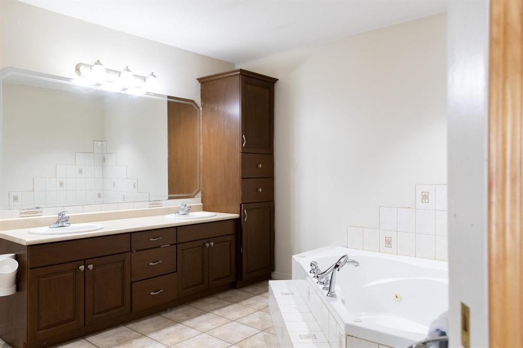 210 Lilac Bay, Steinbach, Manitoba  R5G 2C7 - Photo 17 - 202605392