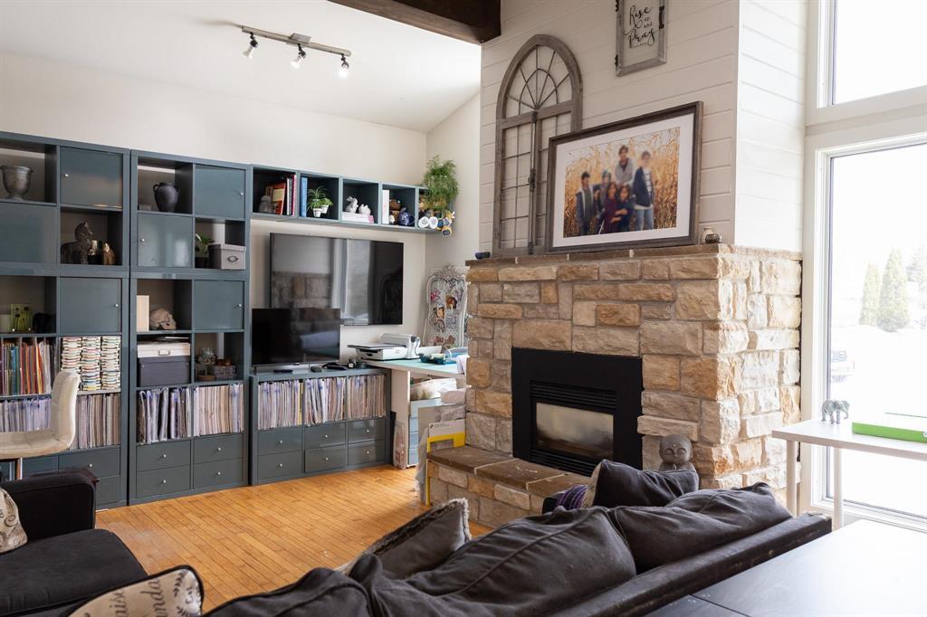 210 Lilac Bay, Steinbach, Manitoba  R5G 2C7 - Photo 2 - 202605392