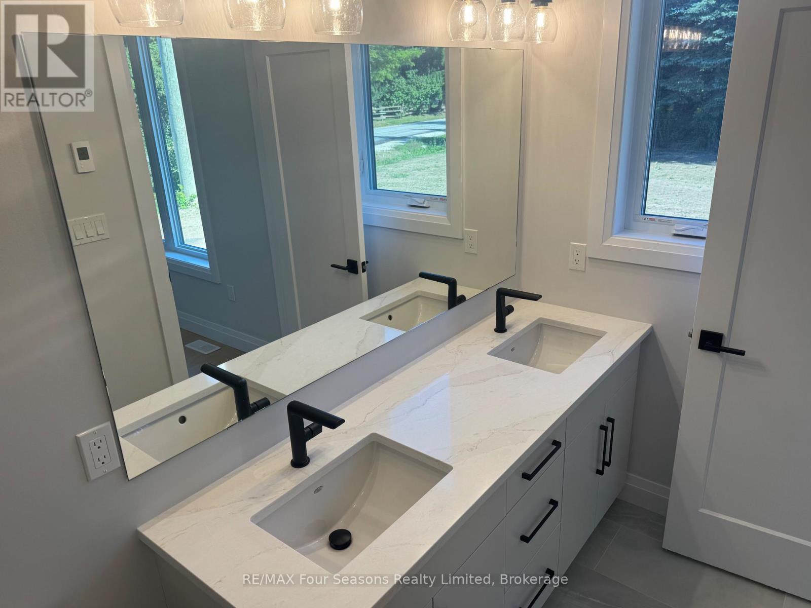 2 Boynton Court, Blue Mountains, Ontario  N0H 2P0 - Photo 15 - X12968090