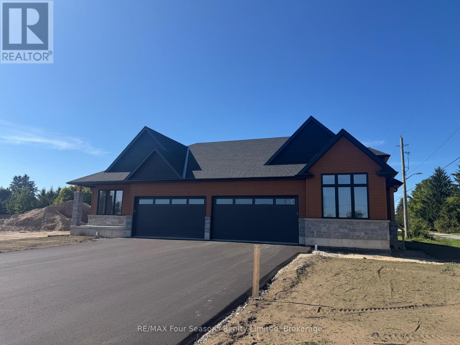 2 Boynton Court, Blue Mountains, Ontario  N0H 2P0 - Photo 2 - X12968090