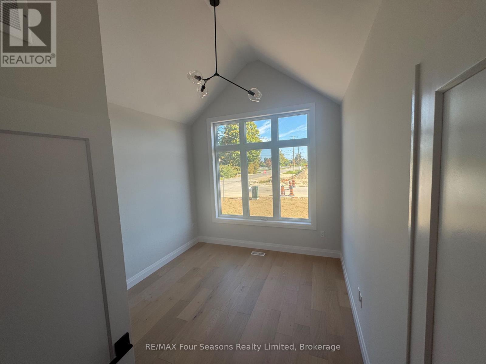 2 Boynton Court, Blue Mountains, Ontario  N0H 2P0 - Photo 24 - X12968090