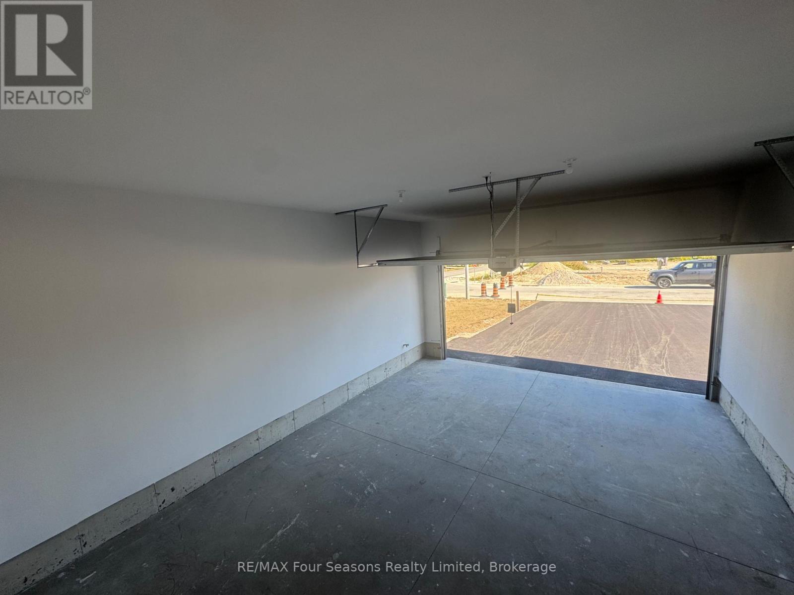 2 Boynton Court, Blue Mountains, Ontario  N0H 2P0 - Photo 28 - X12968090