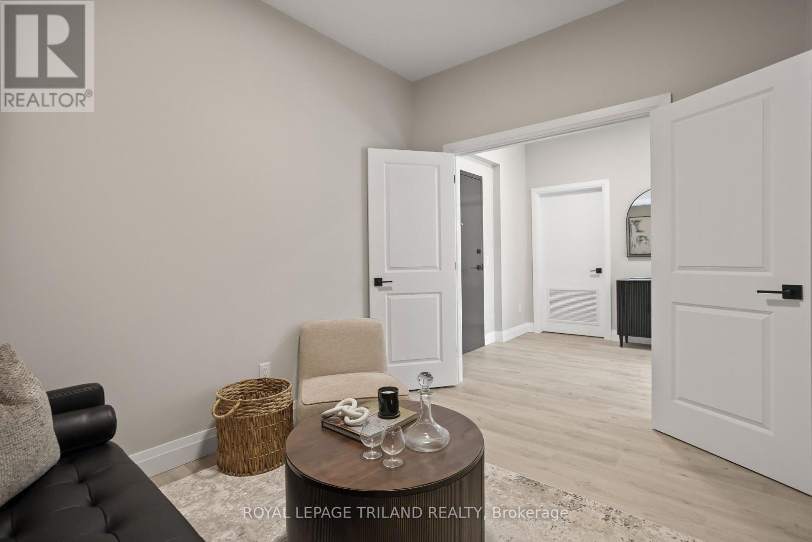 105 - 33318 Richmond Street, Lucan Biddulph, Ontario  N0M 2J0 - Photo 5 - X12968098