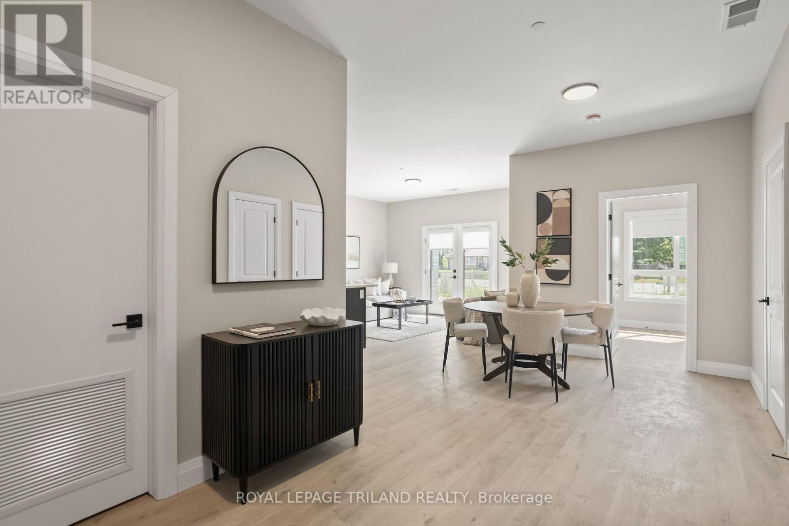 105 - 33318 Richmond Street, Lucan Biddulph, Ontario  N0M 2J0 - Photo 6 - X12968098