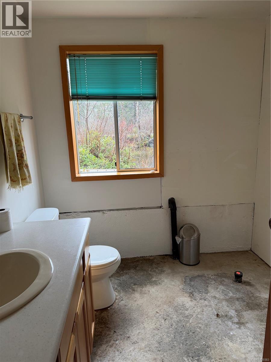 147 Maquinna Ave, Zeballos, British Columbia  V0P 2A0 - Photo 9 - 1029383