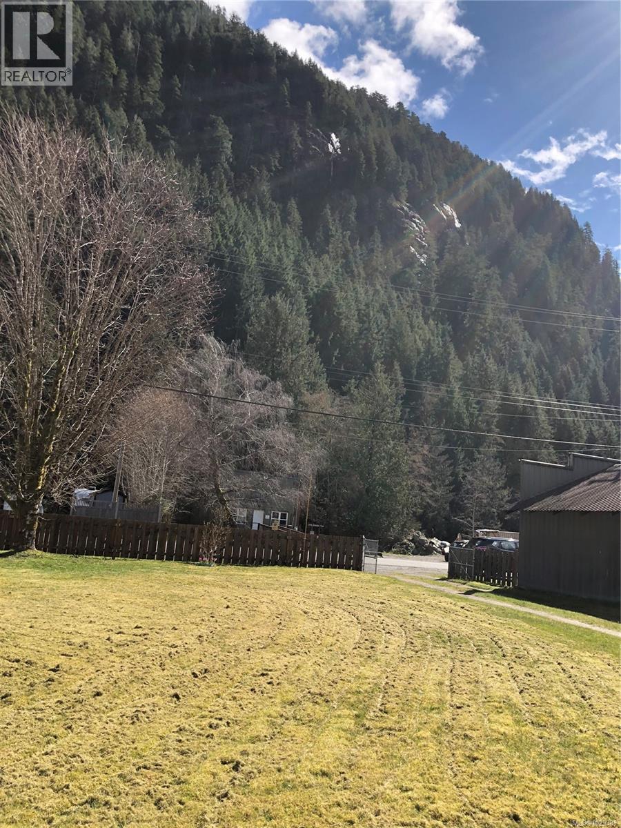 147 Maquinna Ave, Zeballos, British Columbia  V0P 2A0 - Photo 40 - 1029383