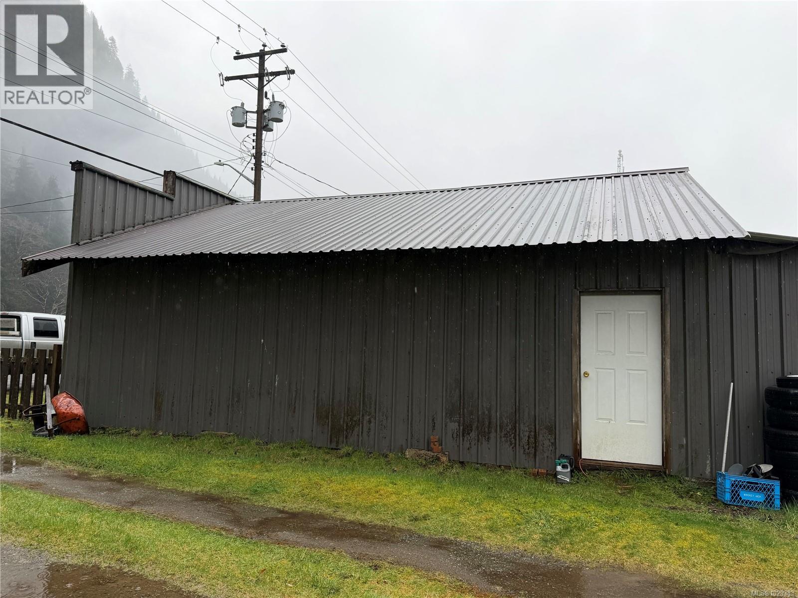 147 Maquinna Ave, Zeballos, British Columbia  V0P 2A0 - Photo 30 - 1029383