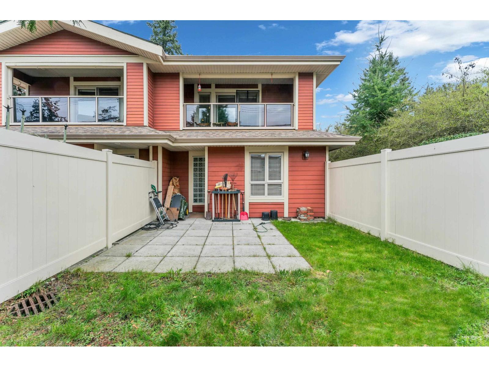 4 14921 THRIFT AVENUE, White Rock, British Columbia