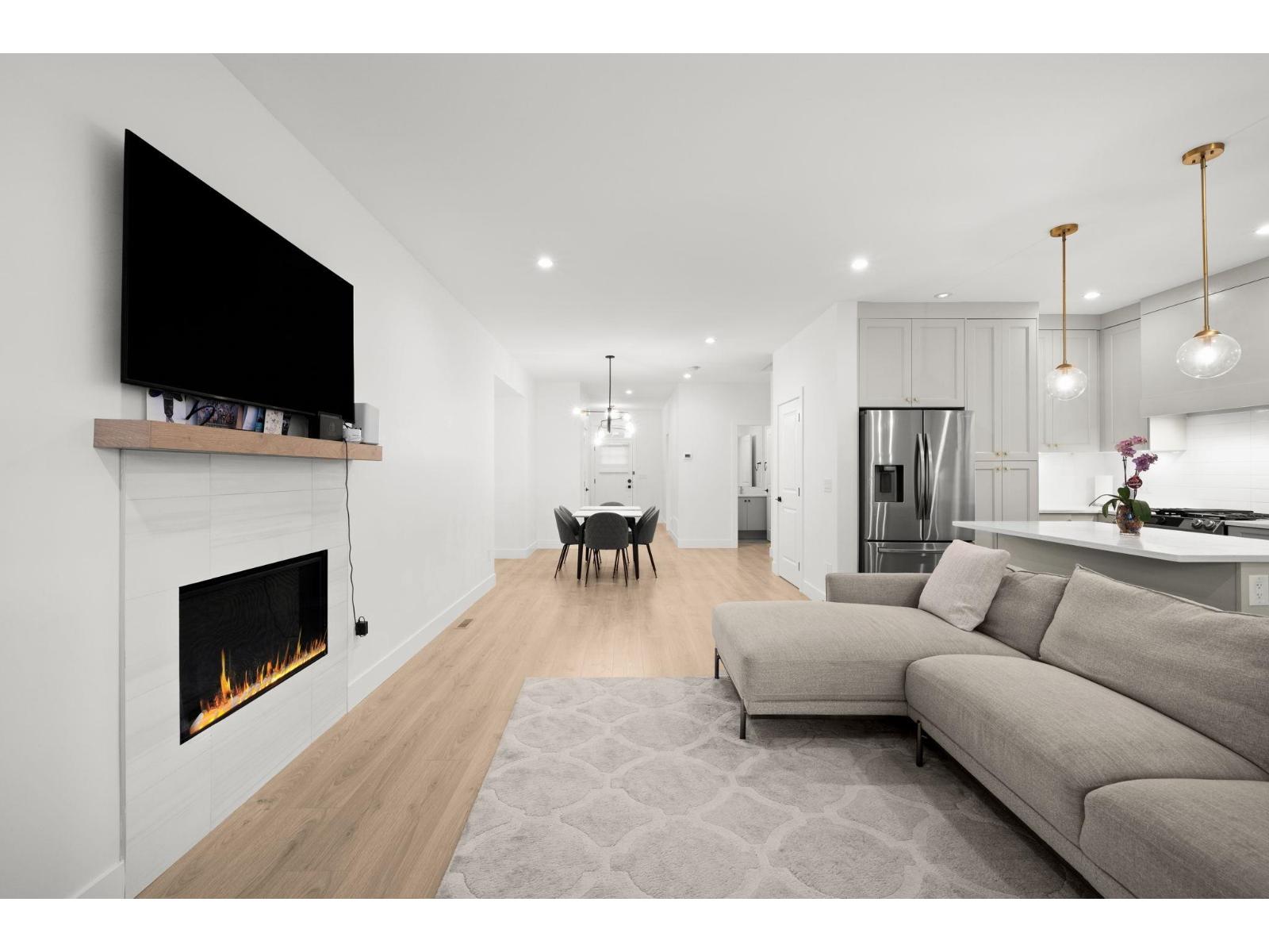 16782 21a Avenue, Surrey, British Columbia  V3Z 0M3 - Photo 3 - R3108124