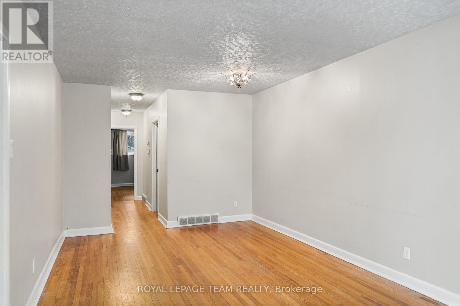 1938 Bromley Road, Ottawa, Ontario  K2A 1C2 - Photo 12 - X12968114