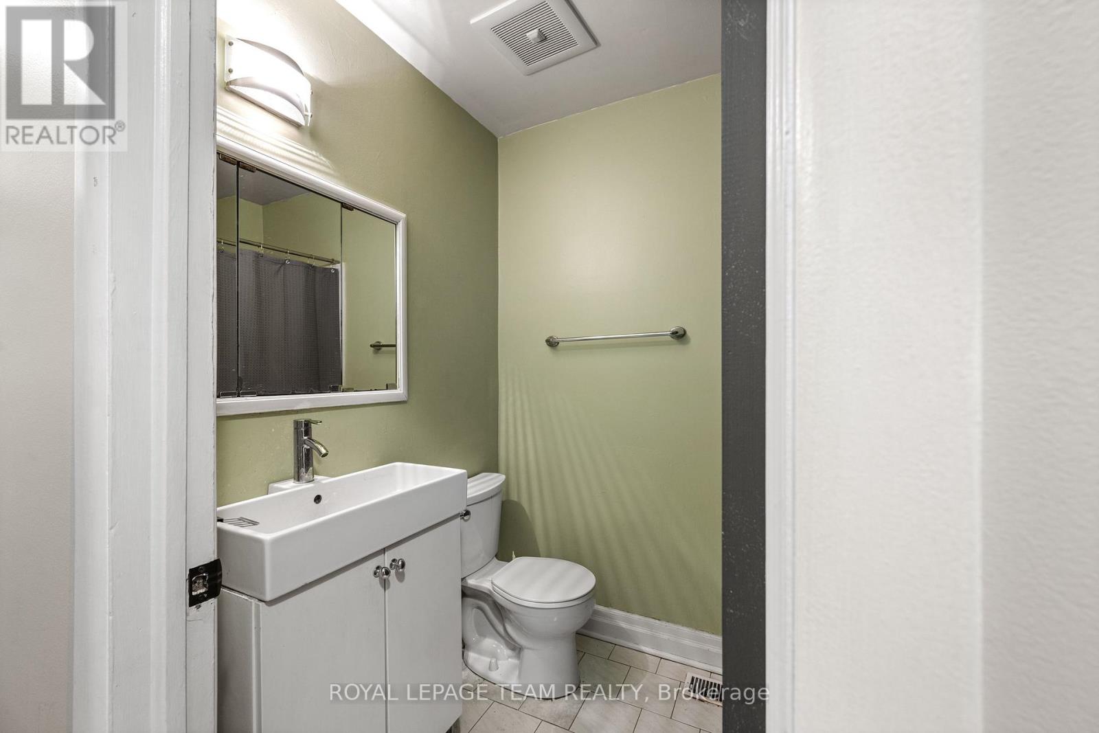 1938 Bromley Road, Ottawa, Ontario  K2A 1C2 - Photo 15 - X12968114