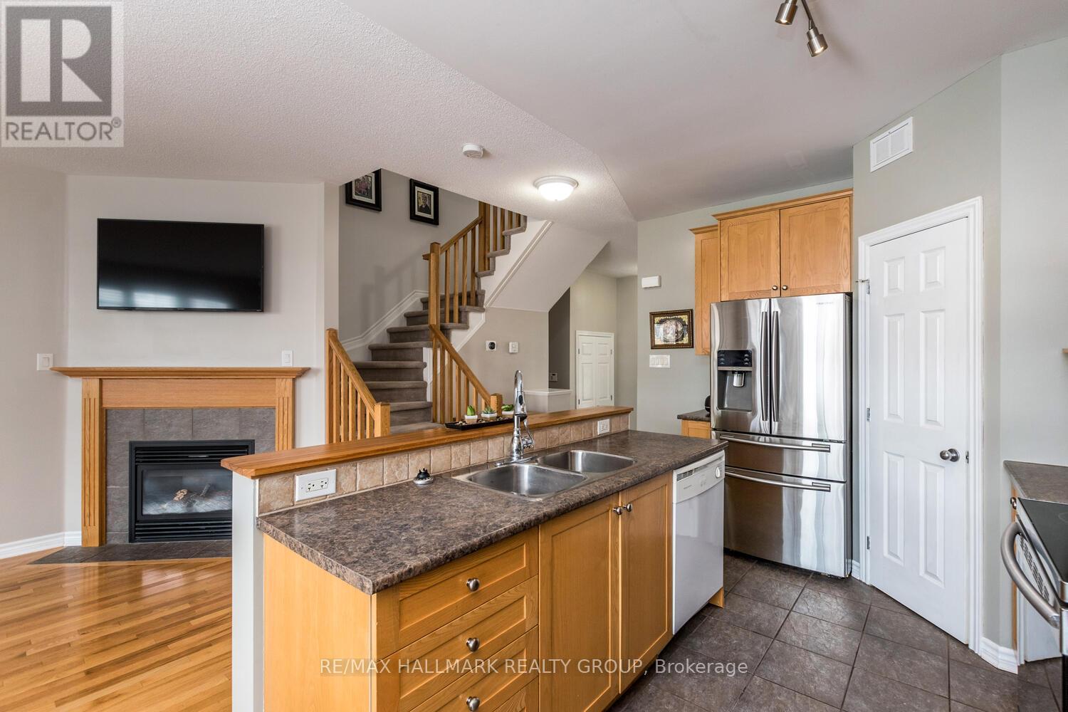 266 Horseshoe Crescent, Ottawa, Ontario  K2S 0B7 - Photo 11 - X12968116