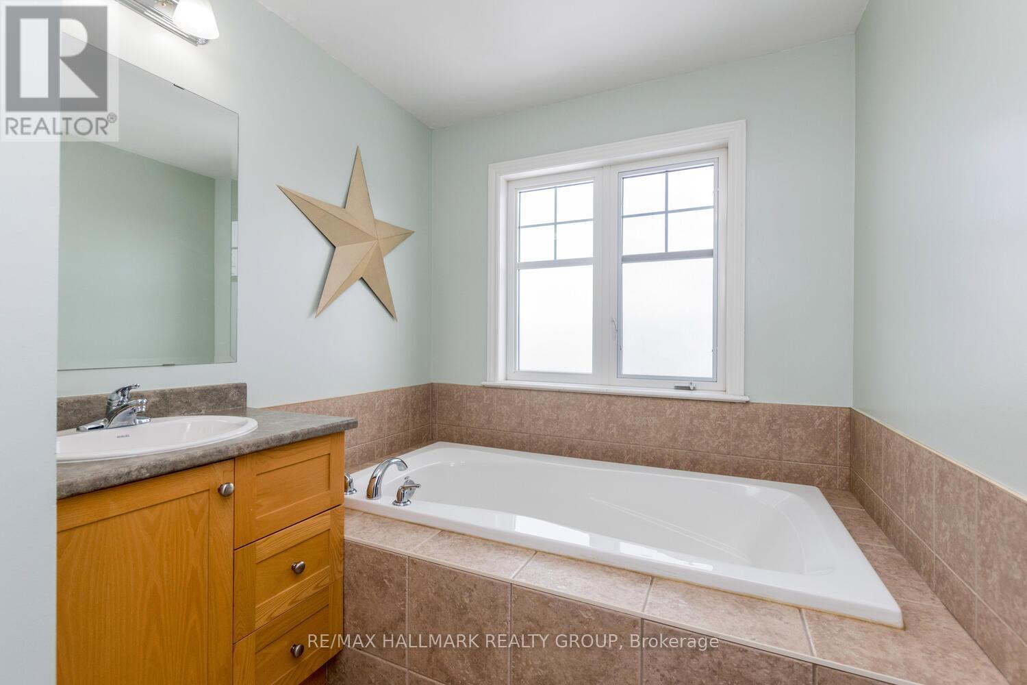 266 Horseshoe Crescent, Ottawa, Ontario  K2S 0B7 - Photo 18 - X12968116