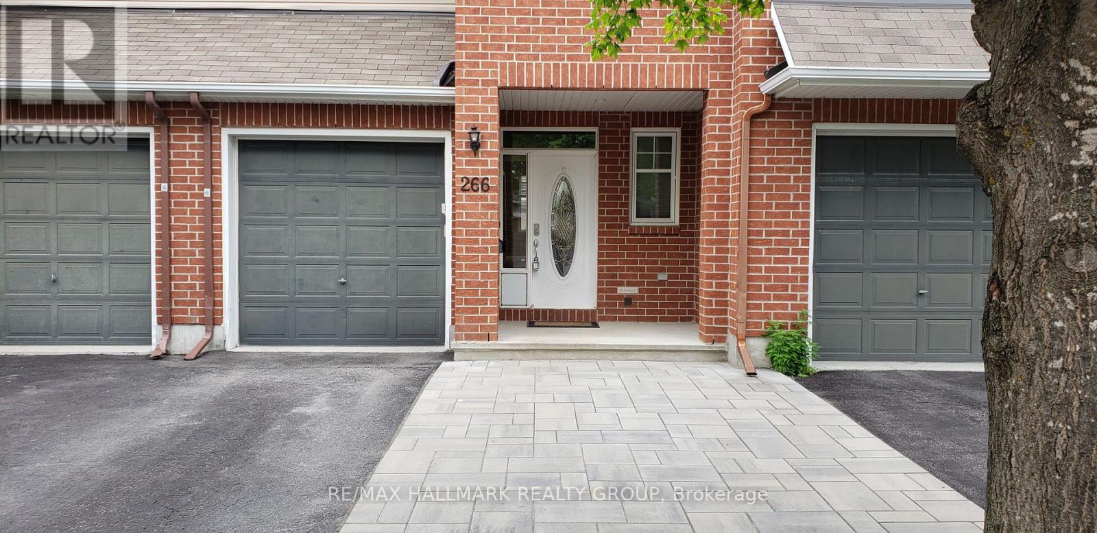 266 Horseshoe Crescent, Ottawa, Ontario  K2S 0B7 - Photo 2 - X12968116