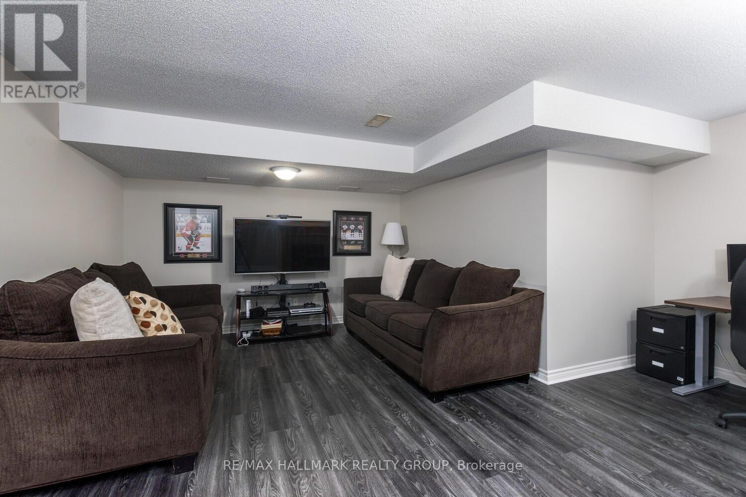 266 Horseshoe Crescent, Ottawa, Ontario  K2S 0B7 - Photo 25 - X12968116