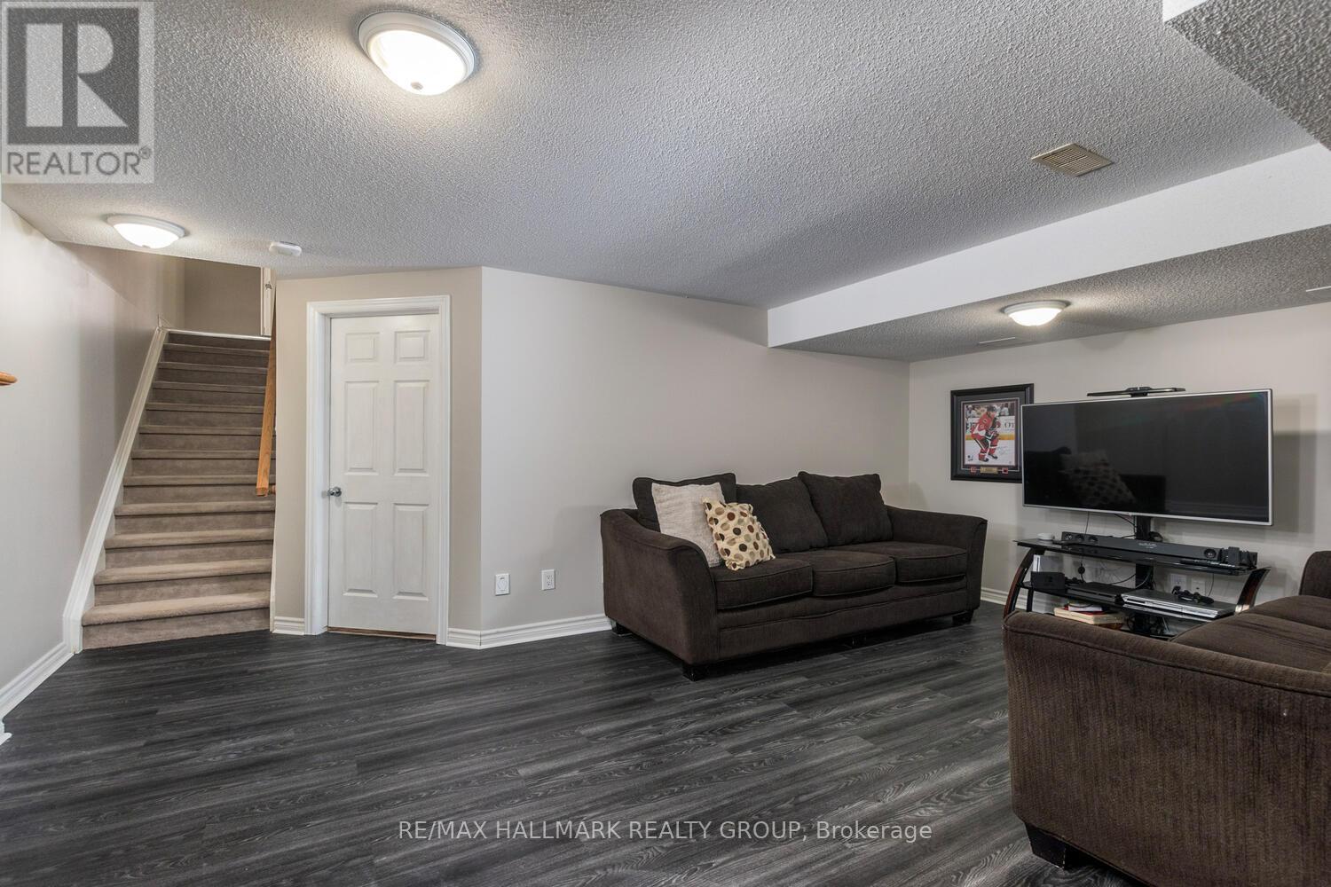 266 Horseshoe Crescent, Ottawa, Ontario  K2S 0B7 - Photo 26 - X12968116