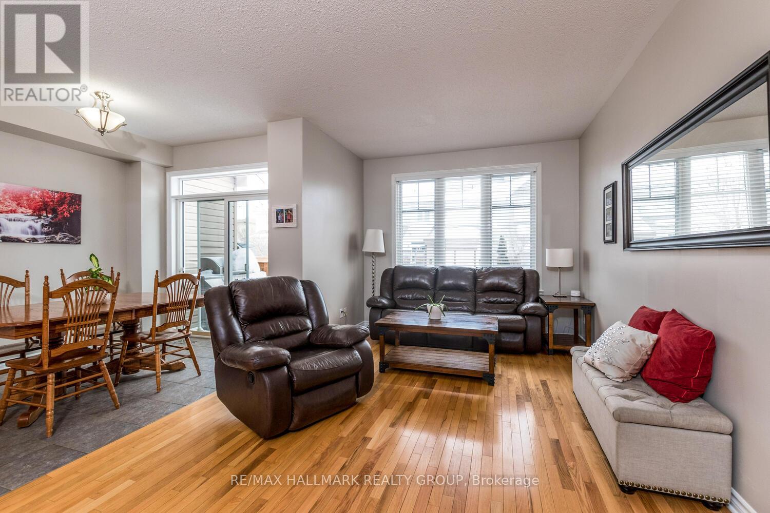 266 Horseshoe Crescent, Ottawa, Ontario  K2S 0B7 - Photo 7 - X12968116