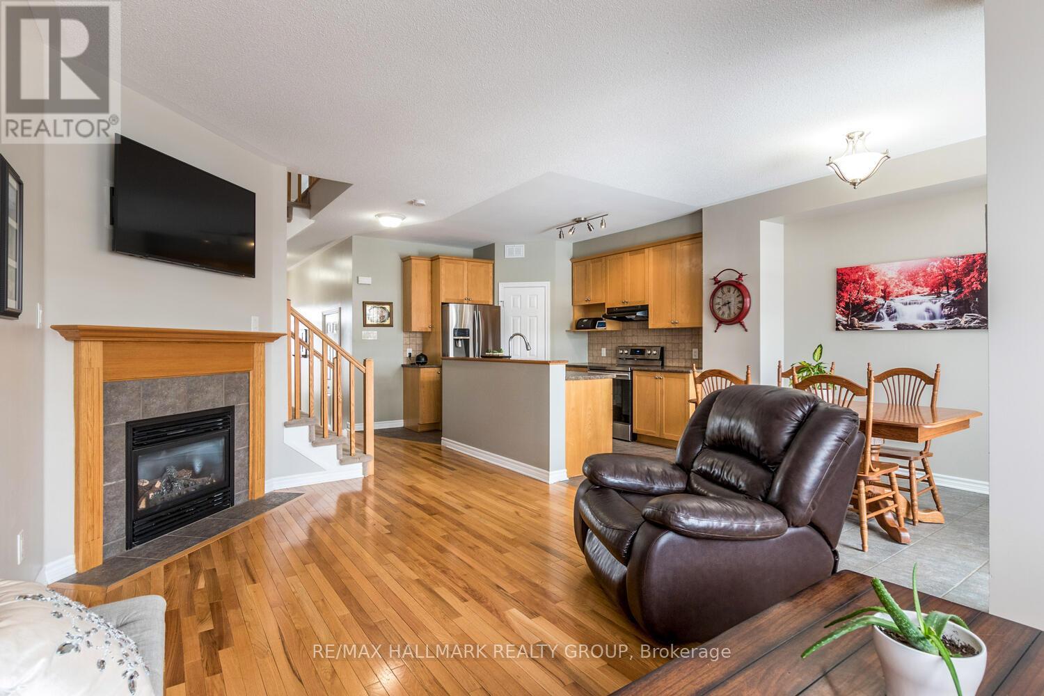 266 Horseshoe Crescent, Ottawa, Ontario  K2S 0B7 - Photo 8 - X12968116