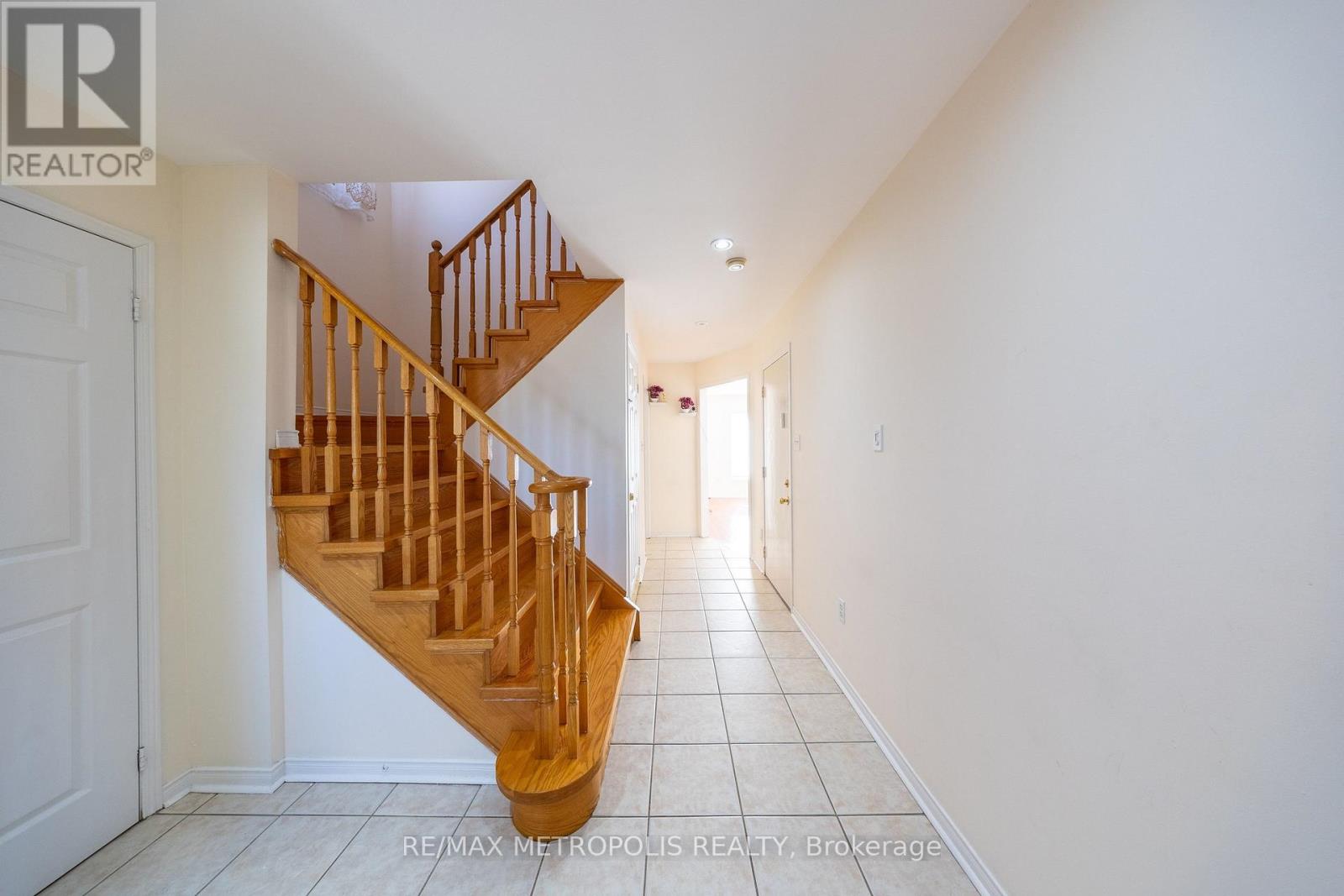 Main - 113 Highhill Drive, Toronto, Ontario  M1T 1N8 - Photo 2 - E12968034