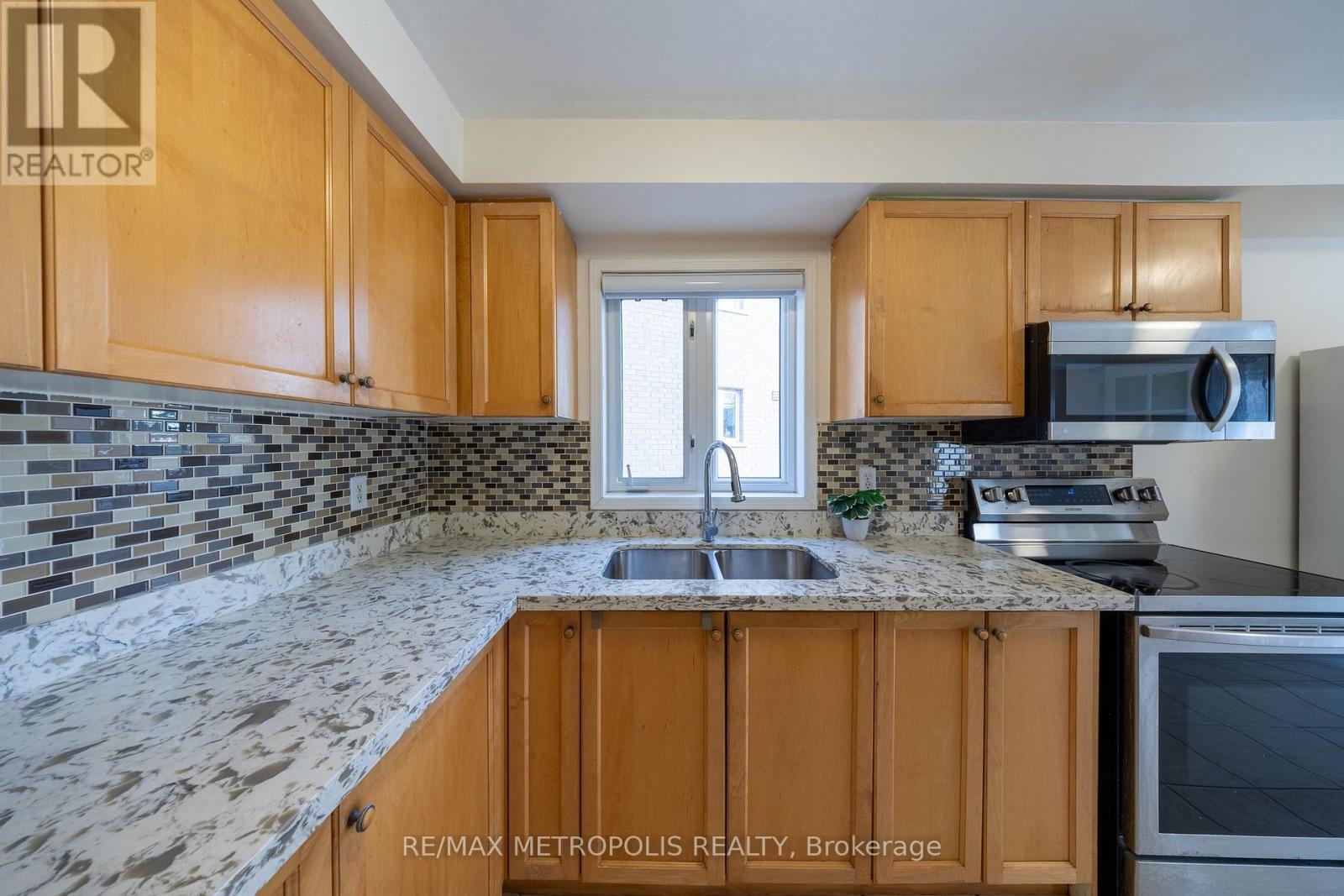 Main - 113 Highhill Drive, Toronto, Ontario  M1T 1N8 - Photo 6 - E12968034