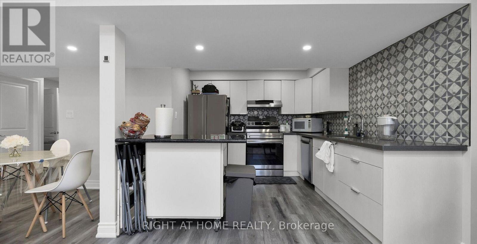 43 Westfield Drive, Whitby, Ontario  L1P 0E8 - Photo 4 - E12968036