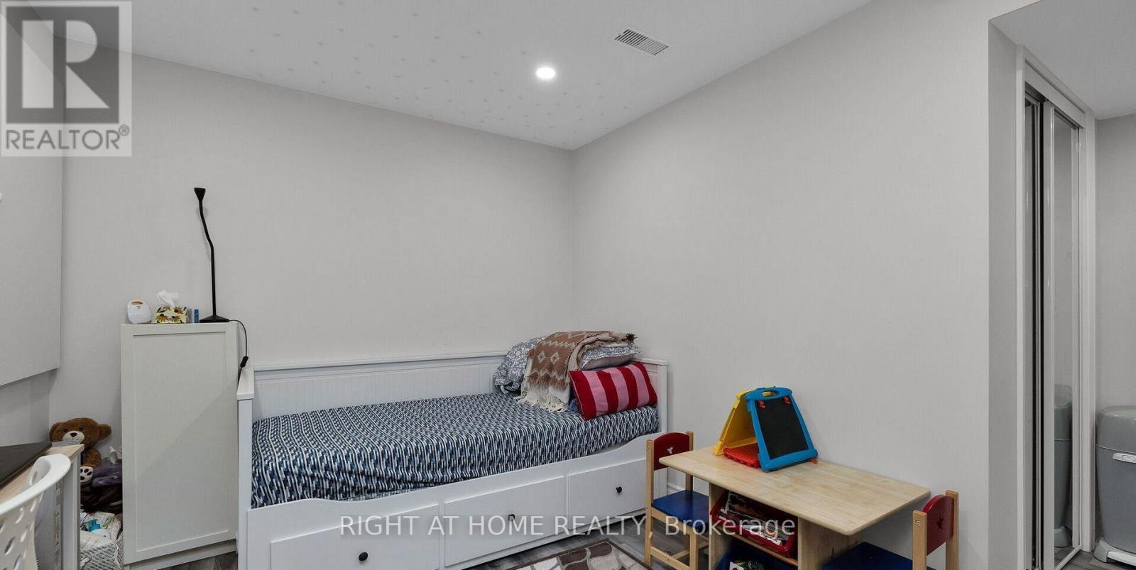 43 Westfield Drive, Whitby, Ontario  L1P 0E8 - Photo 7 - E12968036