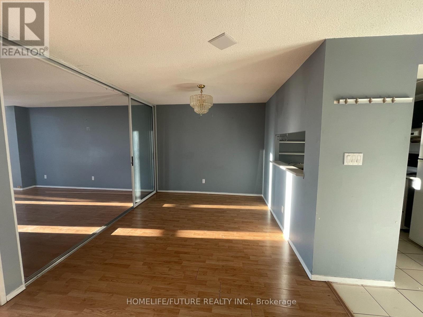 2209 - 2550 Lawrence Avenue, Toronto, Ontario  M1P 4Z3 - Photo 4 - E12968040