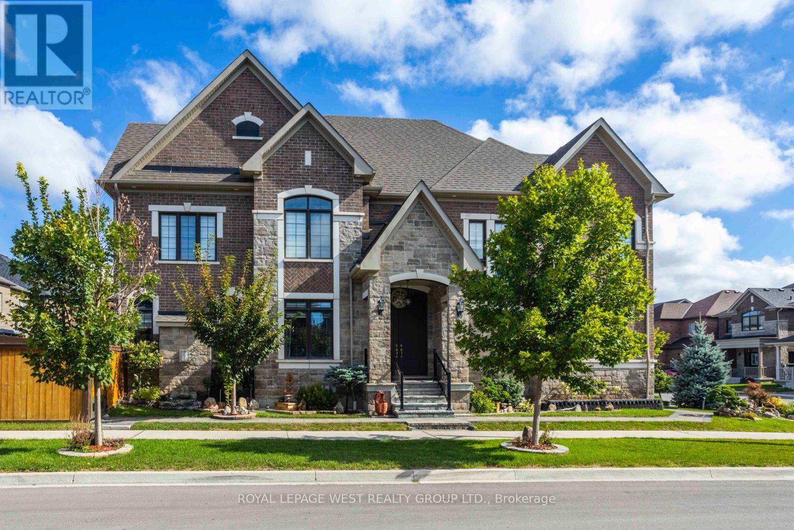 13 ARKSEY STREET, Whitby, Ontario