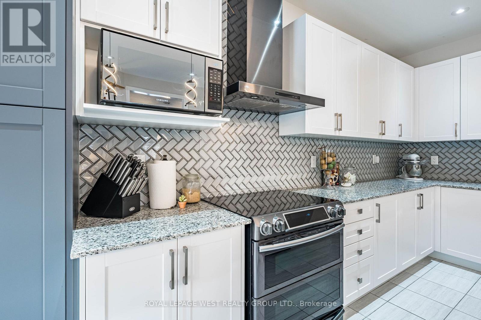 13 Arksey Street, Whitby, Ontario  L1P 0G5 - Photo 9 - E12968120