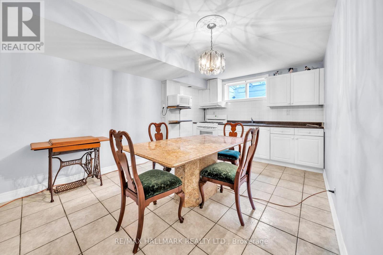 13 Briar Path Lane, Markham, Ontario  L6C 2C3 - Photo 12 - N12968046