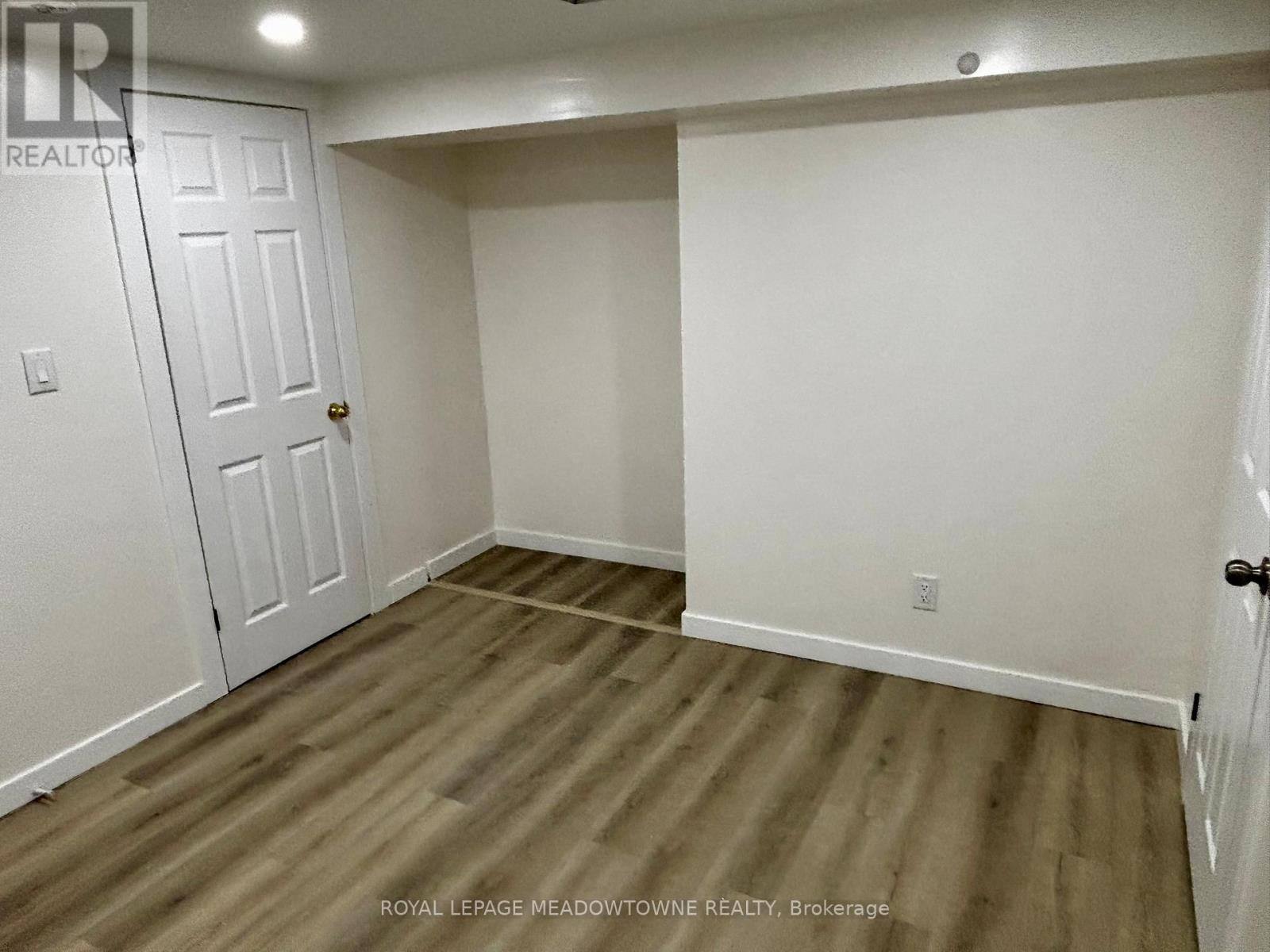 Basement B - 736 Sunnypoint Drive, Newmarket, Ontario  L3Y 2Z8 - Photo 2 - N12968056