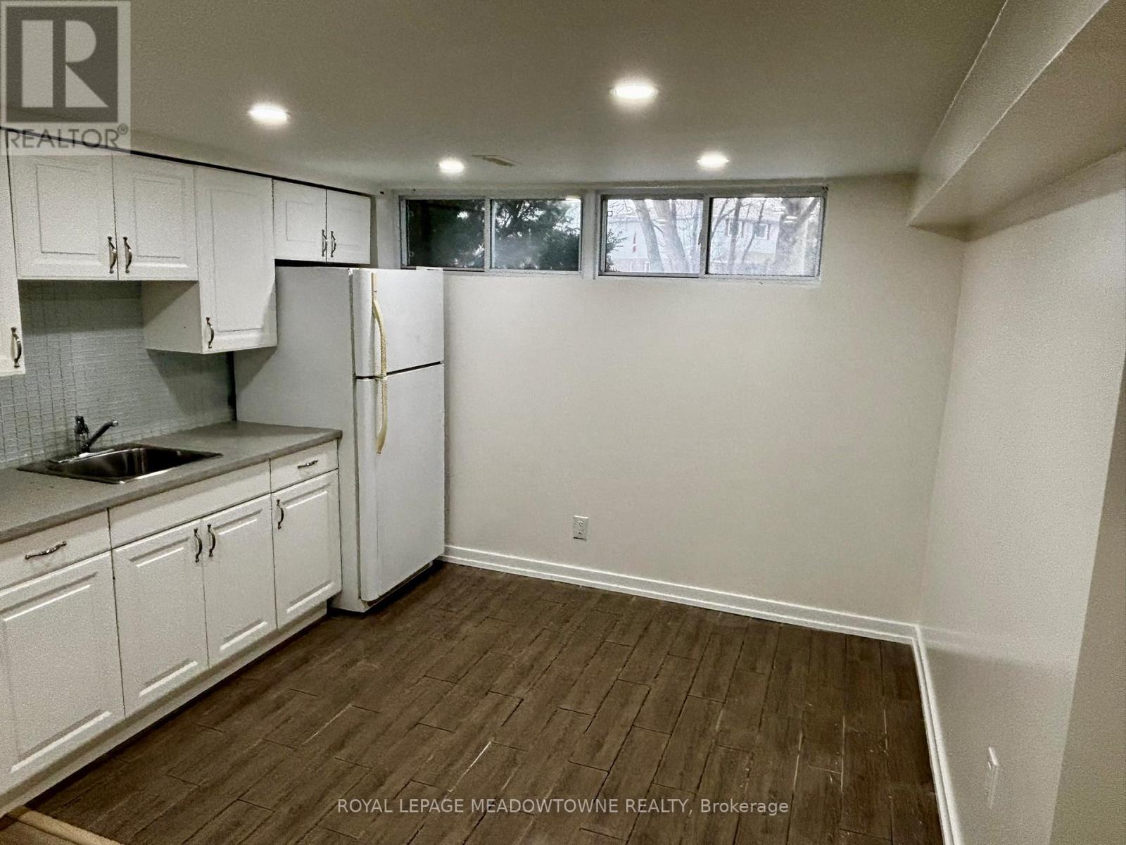 Basement B - 736 Sunnypoint Drive, Newmarket, Ontario  L3Y 2Z8 - Photo 6 - N12968056