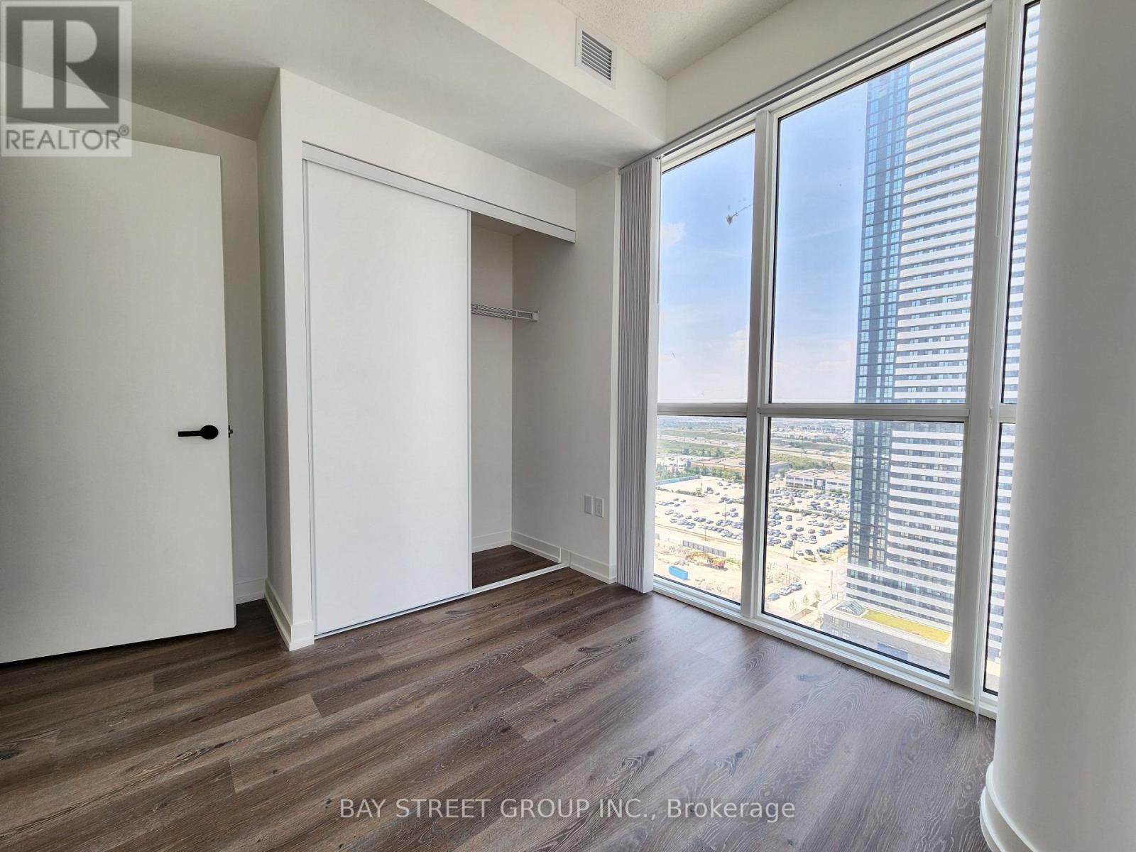 2203 - 28 Interchange Way, Vaughan, Ontario  L4K 0P8 - Photo 10 - N12968096