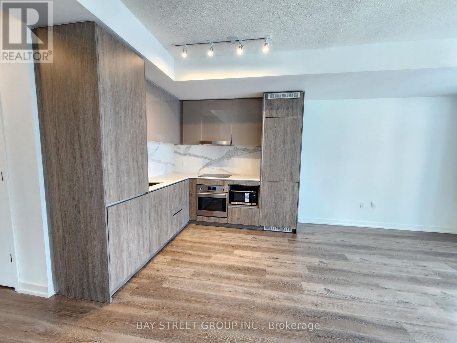 2203 - 28 Interchange Way, Vaughan, Ontario  L4K 0P8 - Photo 2 - N12968096