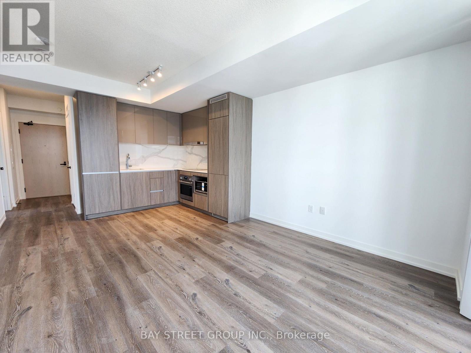 2203 - 28 Interchange Way, Vaughan, Ontario  L4K 0P8 - Photo 3 - N12968096