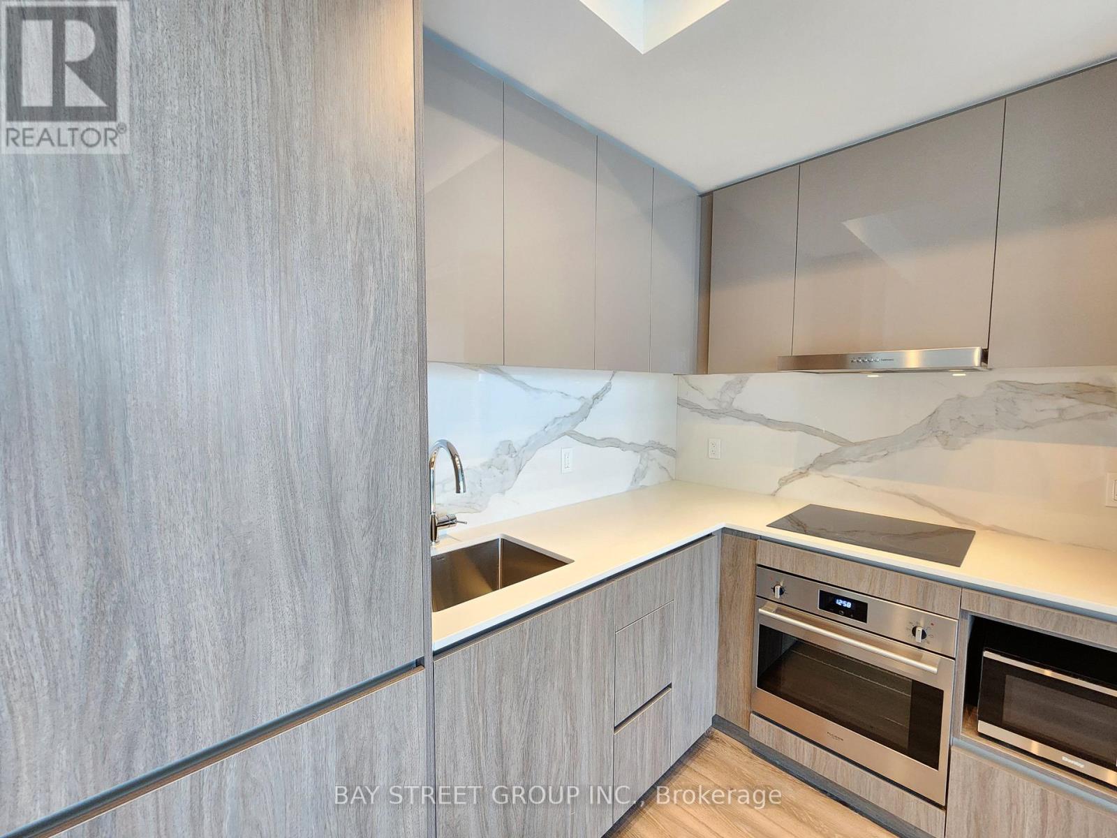 2203 - 28 Interchange Way, Vaughan, Ontario  L4K 0P8 - Photo 4 - N12968096