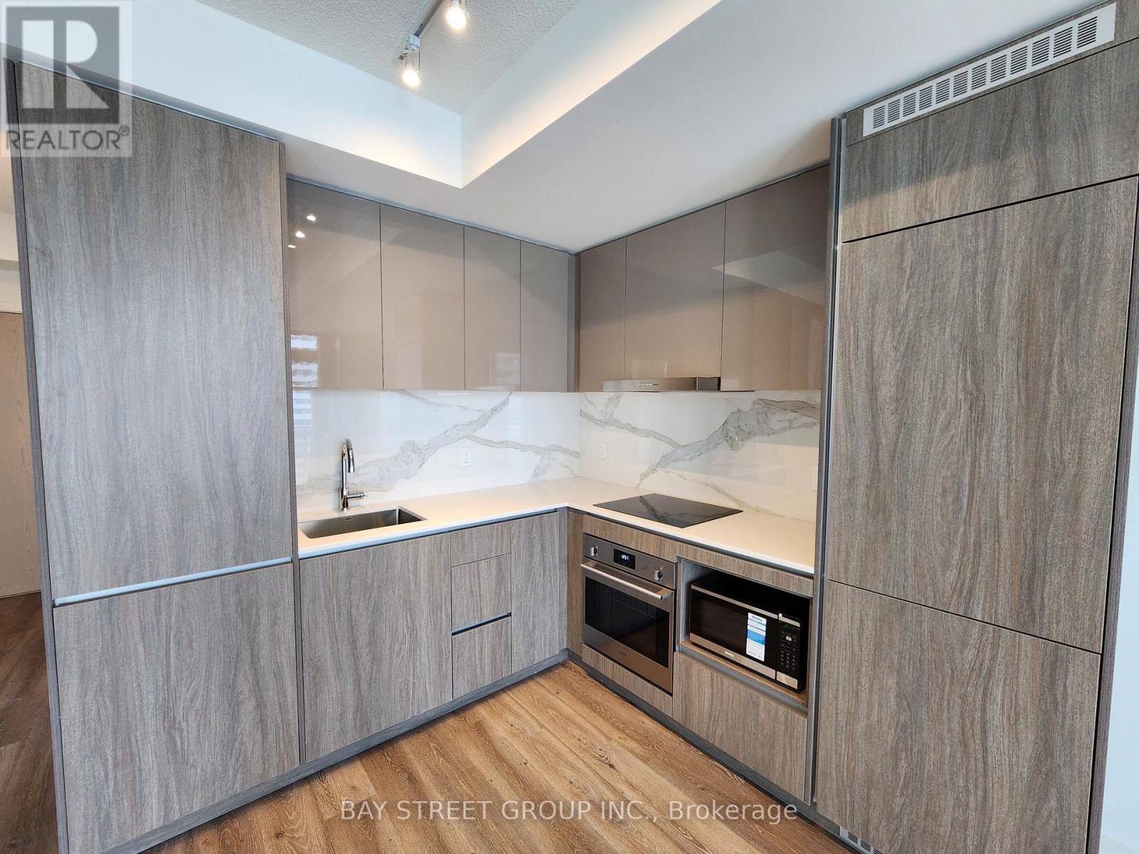 2203 - 28 Interchange Way, Vaughan, Ontario  L4K 0P8 - Photo 5 - N12968096