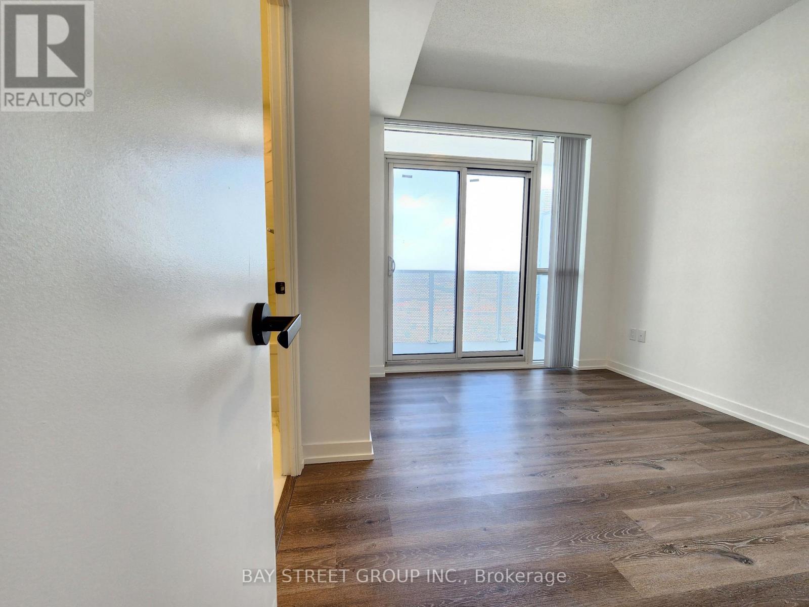 2203 - 28 Interchange Way, Vaughan, Ontario  L4K 0P8 - Photo 9 - N12968096