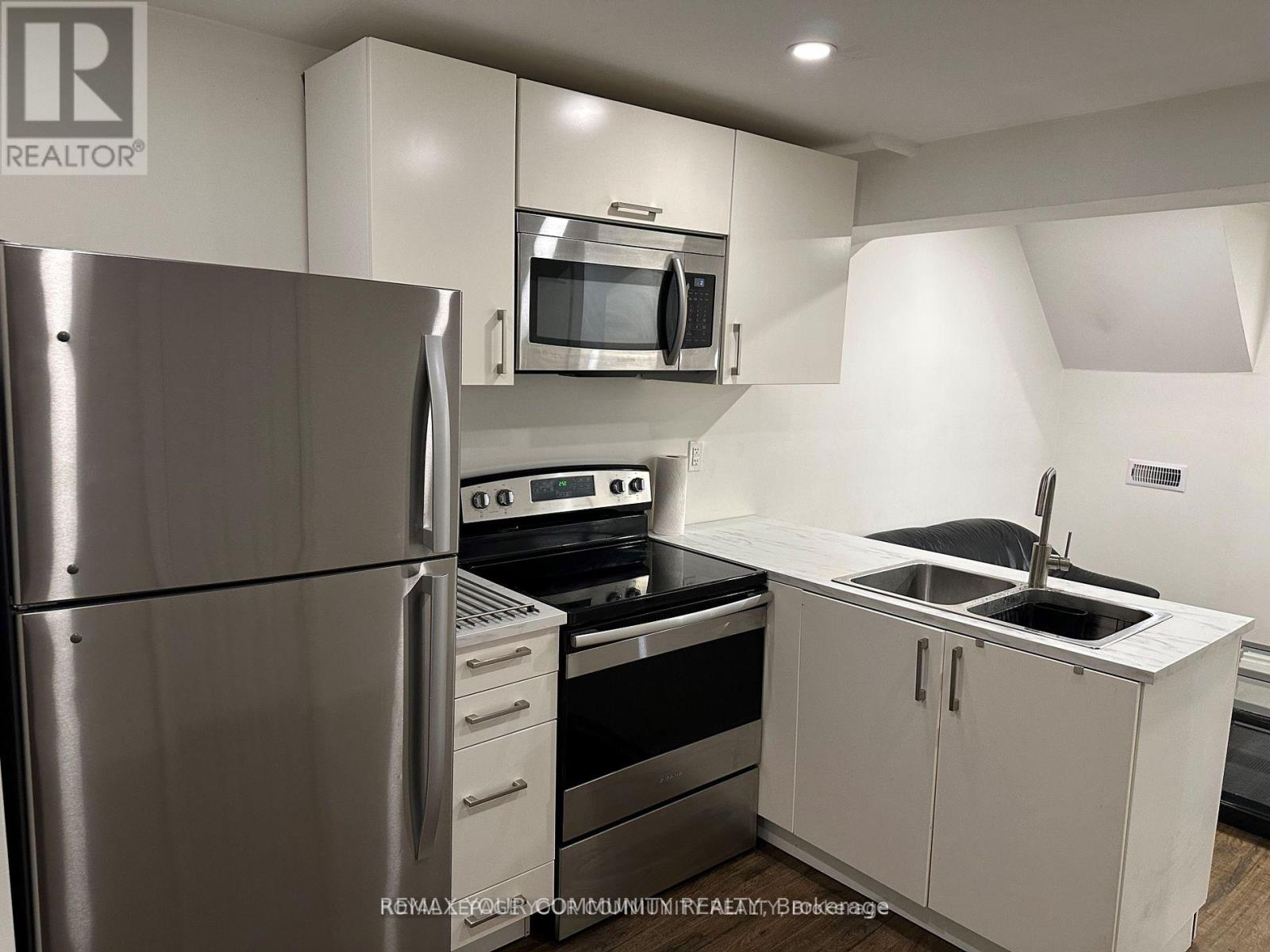 59 Topham Crescent, Richmond Hill, Ontario  L4C 9H2 - Photo 2 - N12968118