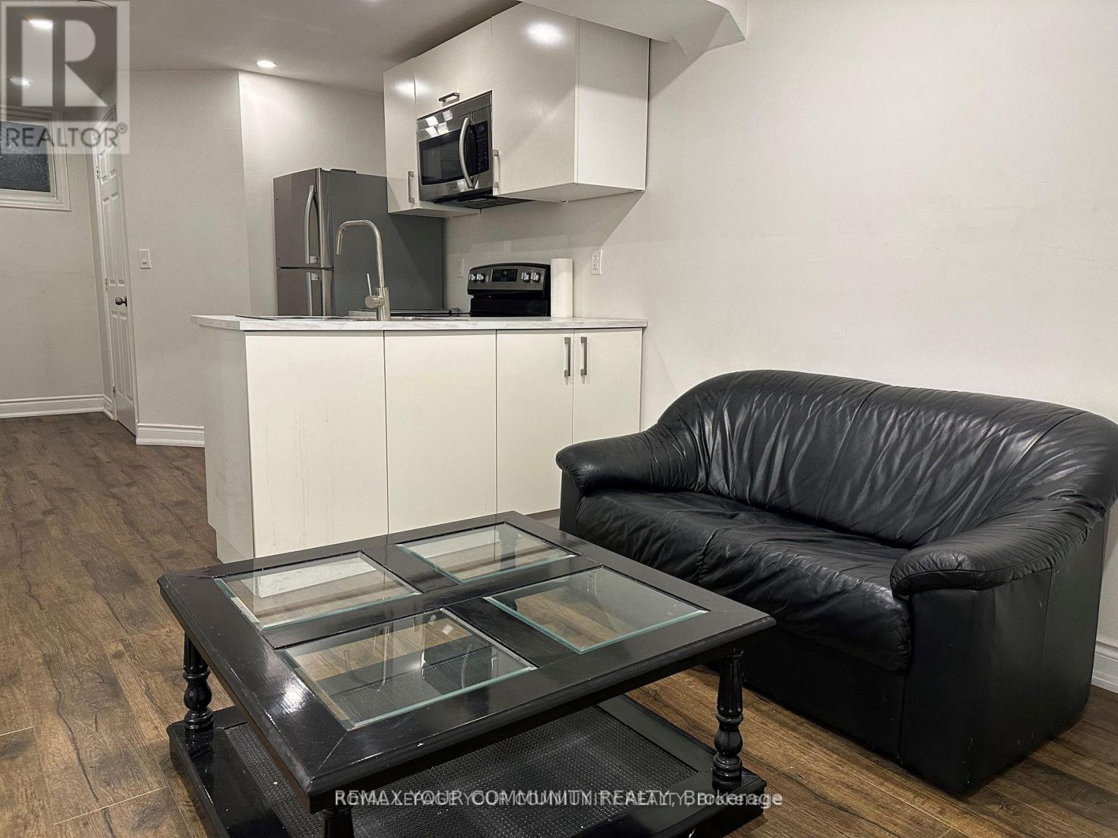 59 Topham Crescent, Richmond Hill, Ontario  L4C 9H2 - Photo 4 - N12968118