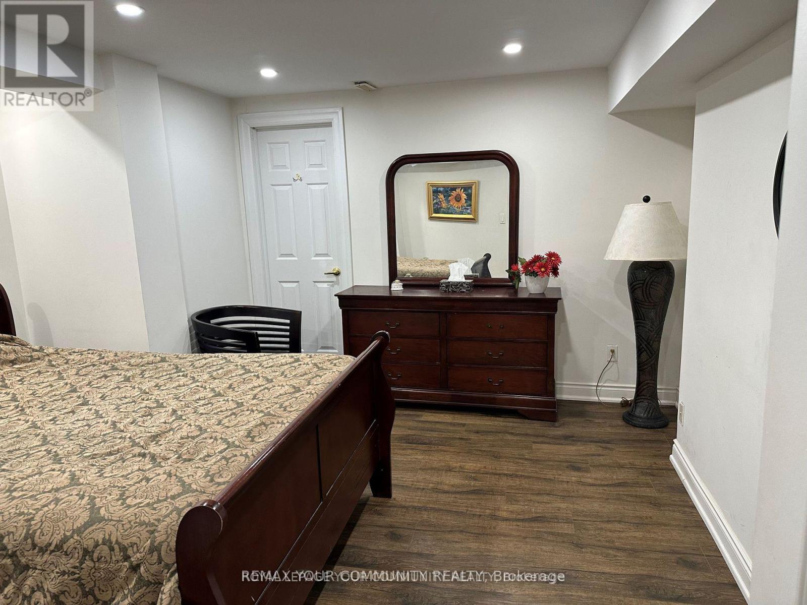 59 Topham Crescent, Richmond Hill, Ontario  L4C 9H2 - Photo 6 - N12968118