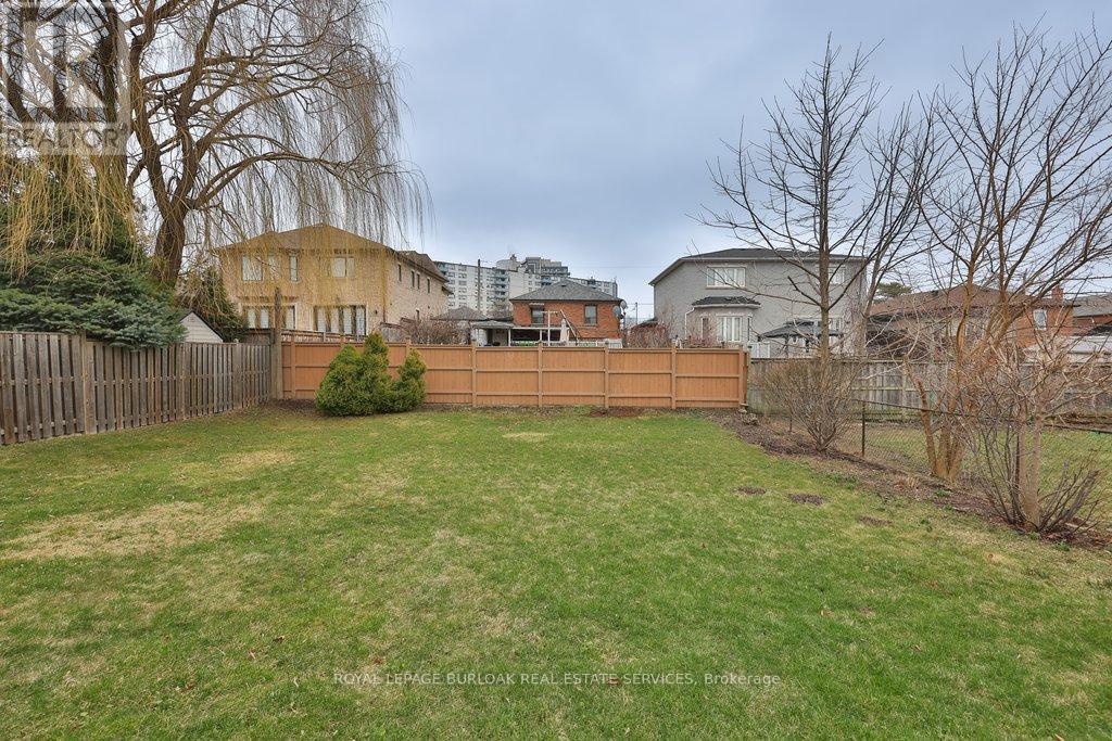 39 Wickford Drive, Toronto, Ontario  M6L 1K9 - Photo 32 - W12967988