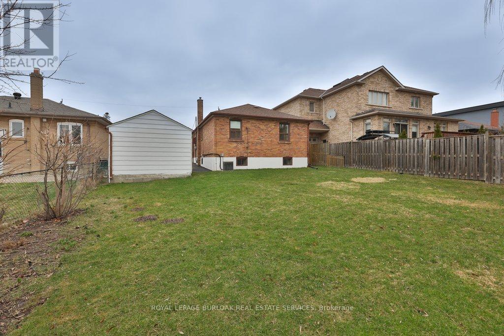 39 Wickford Drive, Toronto, Ontario  M6L 1K9 - Photo 33 - W12967988