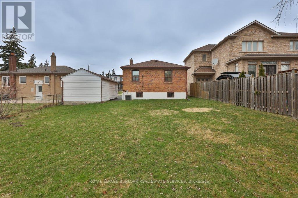 39 Wickford Drive, Toronto, Ontario  M6L 1K9 - Photo 34 - W12967988