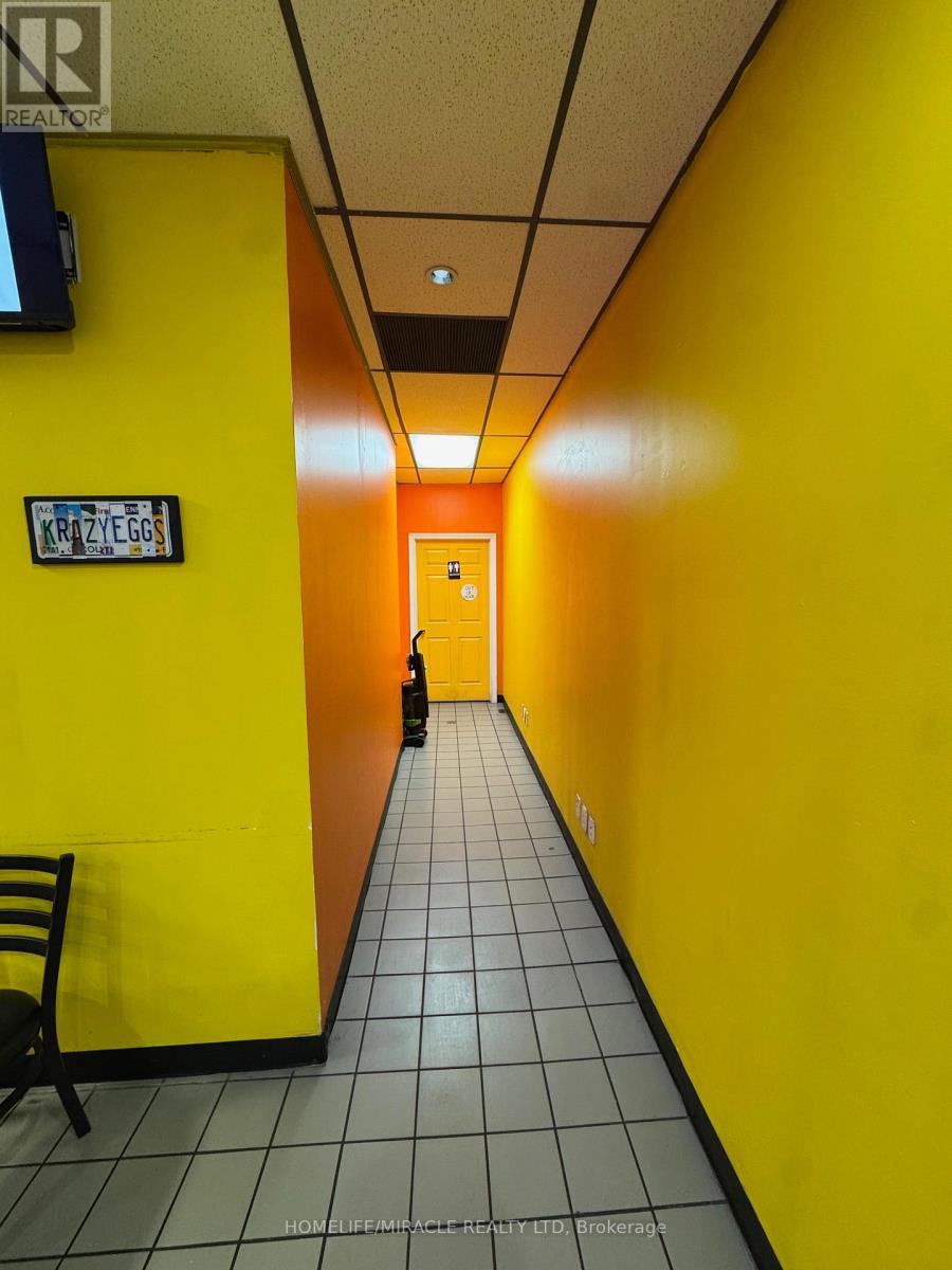 157 Bayfield Street, Barrie, Ontario  L4M 3B4 - Photo 5 - S12968066