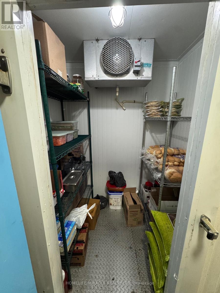 157 Bayfield Street, Barrie, Ontario  L4M 3B4 - Photo 8 - S12968066