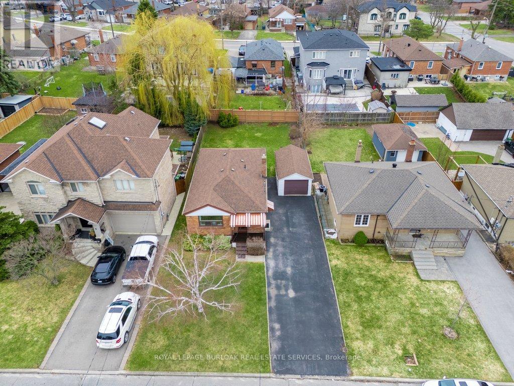 39 Wickford Drive, Toronto, Ontario  M6L 1K9 - Photo 40 - W12967988