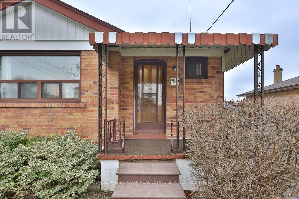 39 Wickford Drive, Toronto, Ontario  M6L 1K9 - Photo 30 - W12967988