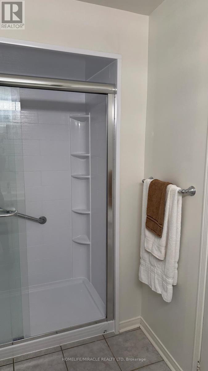 65 Fairhill Avenue, Brampton, Ontario  L7A 2E8 - Photo 21 - W12968006